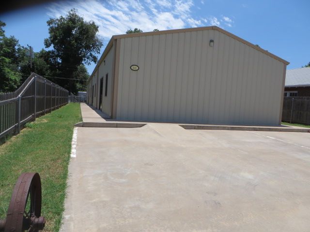 317 W Iowa Ave, Chickasha, OK 73018